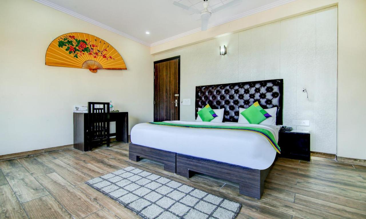 Treebo Trend Blooms Premium Hotel Gurgaon Buitenkant foto