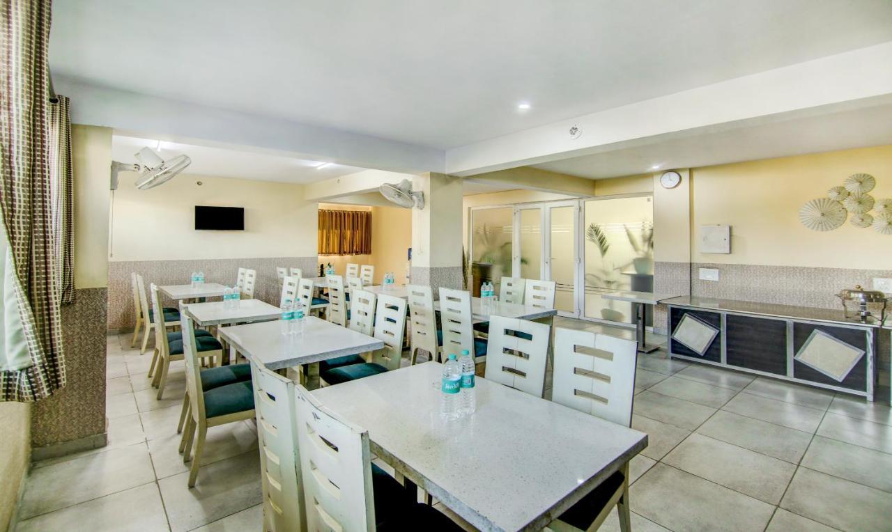 Treebo Trend Blooms Premium Hotel Gurgaon Buitenkant foto