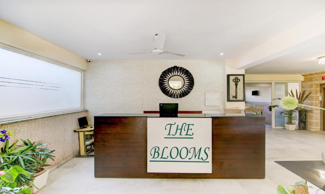 Treebo Trend Blooms Premium Hotel Gurgaon Buitenkant foto