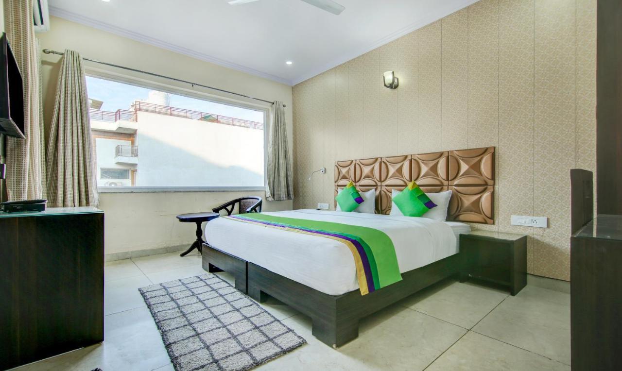 Treebo Trend Blooms Premium Hotel Gurgaon Buitenkant foto