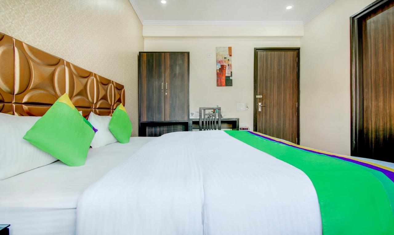 Treebo Trend Blooms Premium Hotel Gurgaon Buitenkant foto