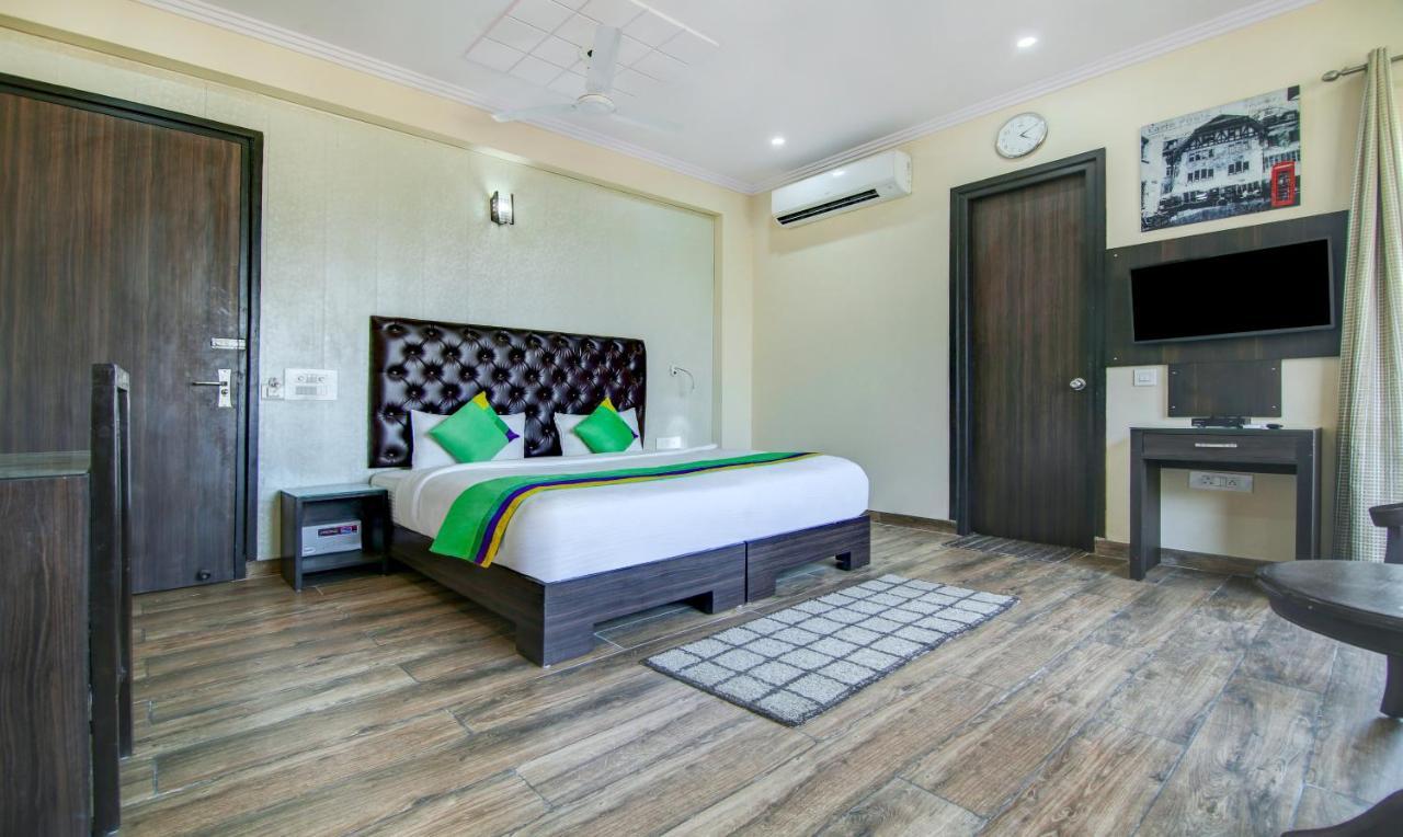 Treebo Trend Blooms Premium Hotel Gurgaon Buitenkant foto