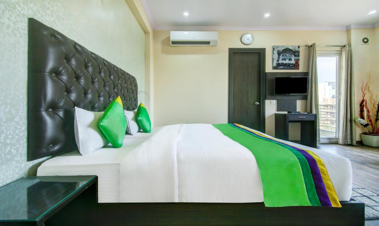 Treebo Trend Blooms Premium Hotel Gurgaon Buitenkant foto