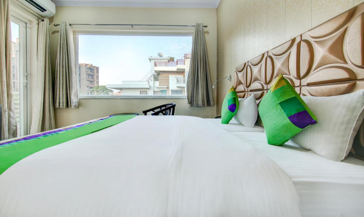 Treebo Trend Blooms Premium Hotel Gurgaon Buitenkant foto