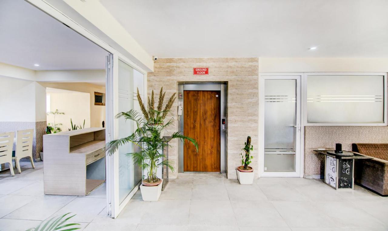 Treebo Trend Blooms Premium Hotel Gurgaon Buitenkant foto